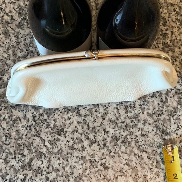 Vintage 1950's Kisslock Clasp Pebbled Leather Clutch Purse. - Picture 5 of 5